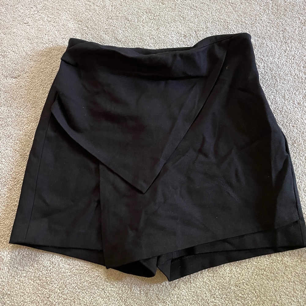 Size 00 black shorts
